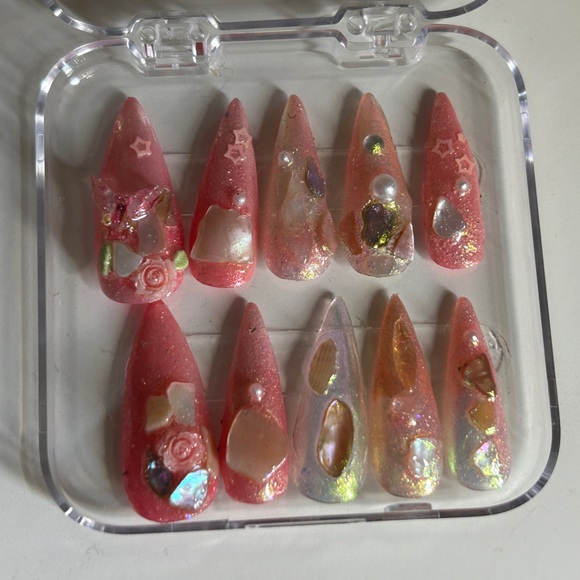 One of a kind iridescent press on nails - Picture 4 of 4